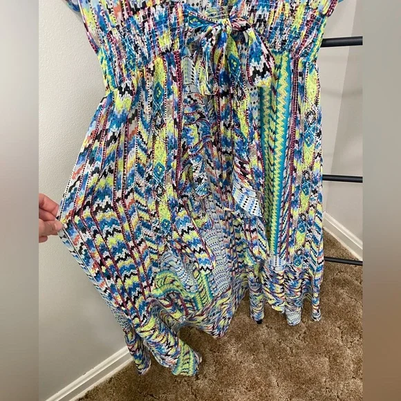 Fancy dress with elastic waistband! Size Medium. America & Beyond - Picture 4 of 6